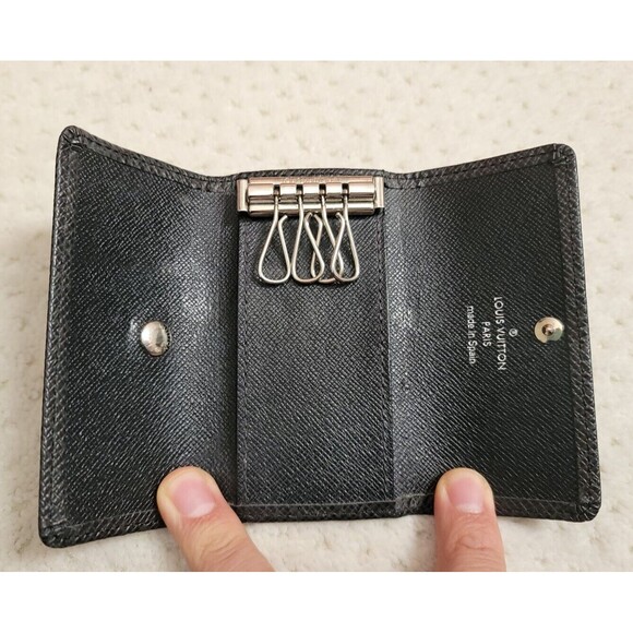 VTG EUC Louis Vuitton Black Taiga Leather 4 Key holder Key Case - Picture 4 of 7